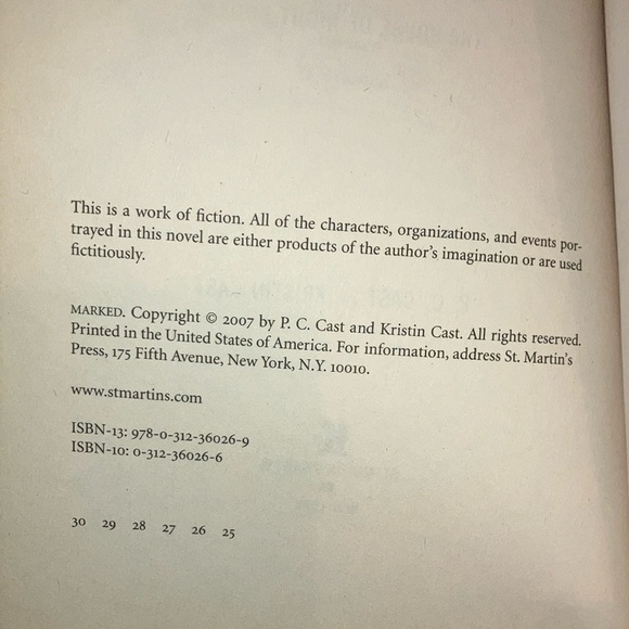 Book one House of Night series  Marked by P.C.Cast + Kristin Cast - Picture 5 of 8